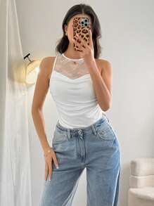 Firerie 女士白色圆领蕾丝拼布荷叶边不对称下摆修身吊带背心上衣，适合通勤/优雅/性感/度假/海滩/浪漫/约会/情人节