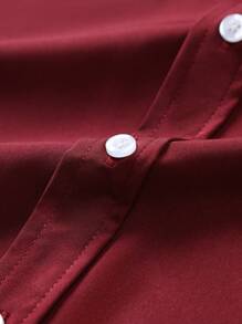Manfinity Homme 休閒短袖隨機印花襯衫，簡約時尚，適合夏季，男士穿搭，正式場合適用 - 酒紅色 - 查看 3