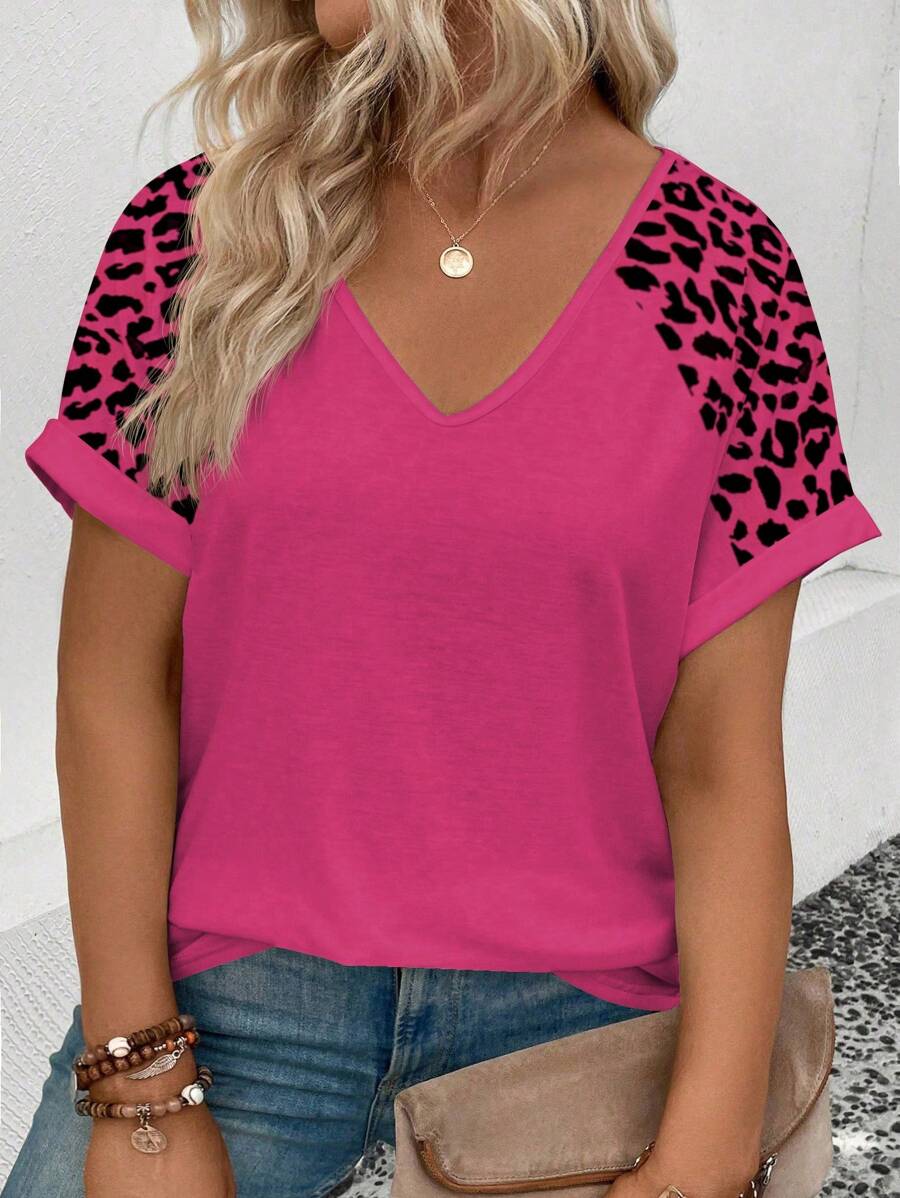 SHEIN Áo thun tay ngắn họa tiết da báo cổ chữ V thời trang mới cho nữ cỡ lớn - Màu Hồng Tươi - Xem 1