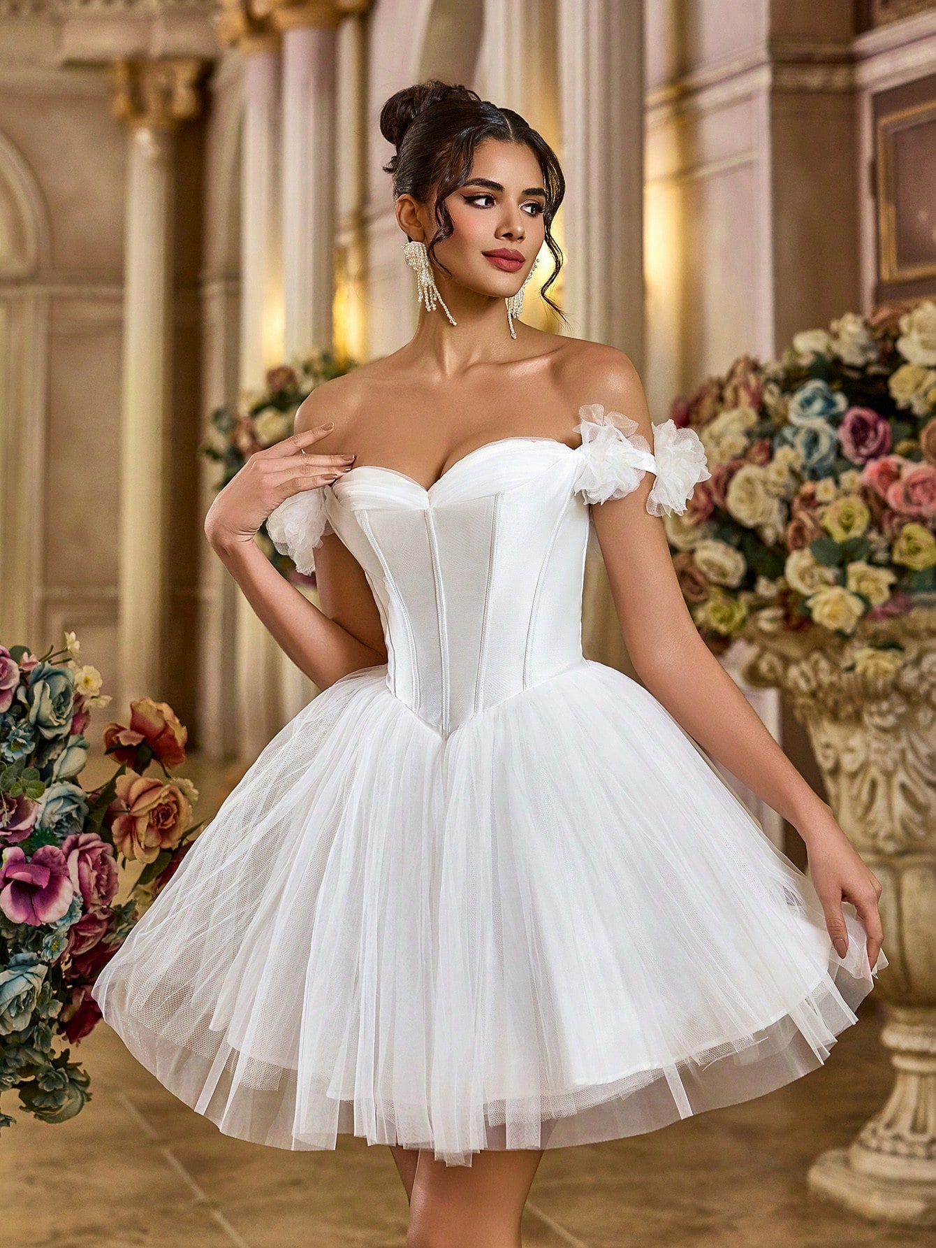 فستان أنيق وراقي وأصيل وعصري بطراز تباين الشبكة وا...