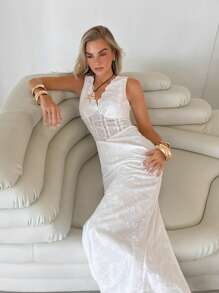 Roylia Women's Burnt-Out Embroidered Arc Hem V-Neck Sleeveless Dress - White - View 3