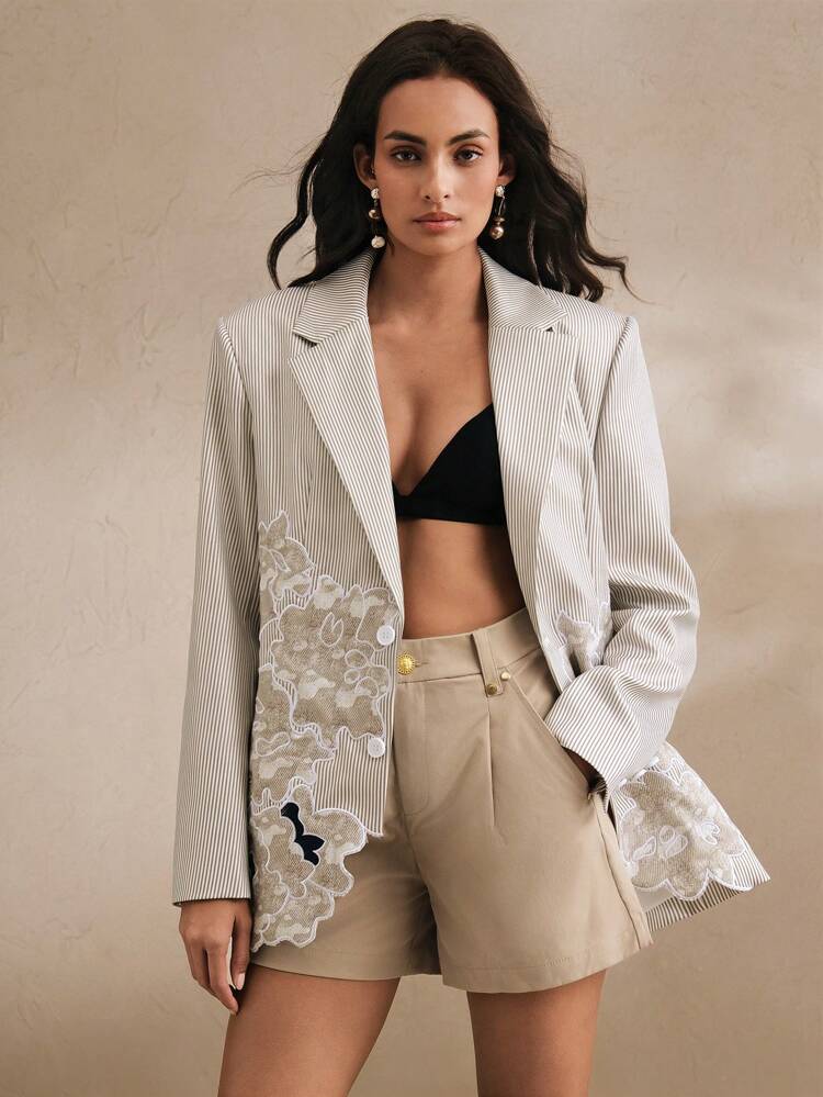 Blazer Elegante Feminino Slim Fit com Listras Azul e Branco Bordadas