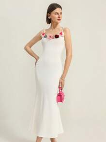 SHEIN Unity 浪漫 3D 花卉装饰长款修身吊带连衣裙，优雅时尚，适合夏季春秋季 - 白色 - 查看 4