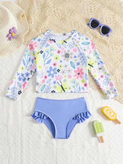 SHEIN Conjunto de tankini de niña/niña pequeña para primavera/verano, nuevos modelos. Incluye un bañador de cuello redondo de manga larga en color lila claro sólido y unos pantalones cortos de baño con estampado floral dulce de estilo rococó en tonos macaron, con volantes en el borde.