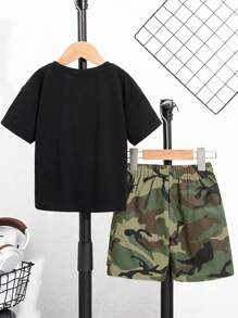 SHEIN Bộ 2 sản phẩm/Bộ áo phông cổ tròn họa tiết rằn ri thường ngày cho bé trai và quần short túi hộp cạp chun, thích hợp cho mùa thu, xuân, hạ, vui chơi ngoài trời, đi học, phong cách đường phố, tiệc tùng, trang phục thường ngày - Nhiều màu - Xem 2