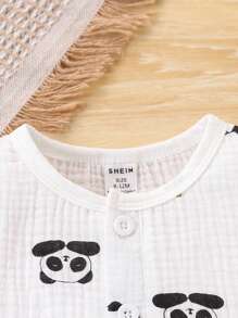 Bộ 3 món áo sơ sinh trung tính Unisex và quần short kèm mũ phụ kiện. Áo dệt trắng họa tiết gấu, bộ quần short trắng và mũ phụ kiện. Thích hợp cho mùa hè, và hoàn hảo cho thể thao, kỳ nghỉ, đi chơi và ở nhà. Đây là trang phục cơ bản đa năng cho mùa hè. Đây là trang phục mùa hè cho trẻ sơ sinh. Trang phục trẻ mới biết đi trẻ sơ sinh Unisex mùa hè. - trắng - Xem 6