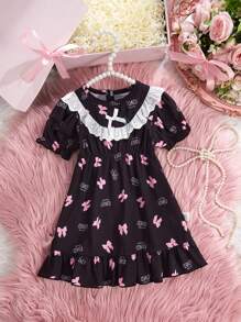 Robe de fille bébé rose mignon avec imprimé papillon, garniture et manches à volants blancs. Longue chemise de nuit pour bébé fille. Vêtements élégants pour bébé fille à Londres. Robes pour bébé fille. Vêtements pour fille. Vêtements de poupée pour bébé fille. Vêtements pour fille bébé. Robes pour bébé fille. Robes pour bébé fille. Robes pour bébé fille. Vêtements élégants pour bébé fille.