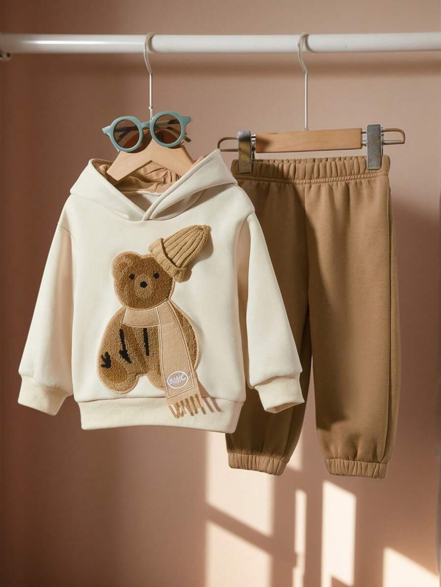 SHEIN 2 件装男婴休闲可爱熊刺绣连帽衫和裤子套装，秋冬季保暖厚装