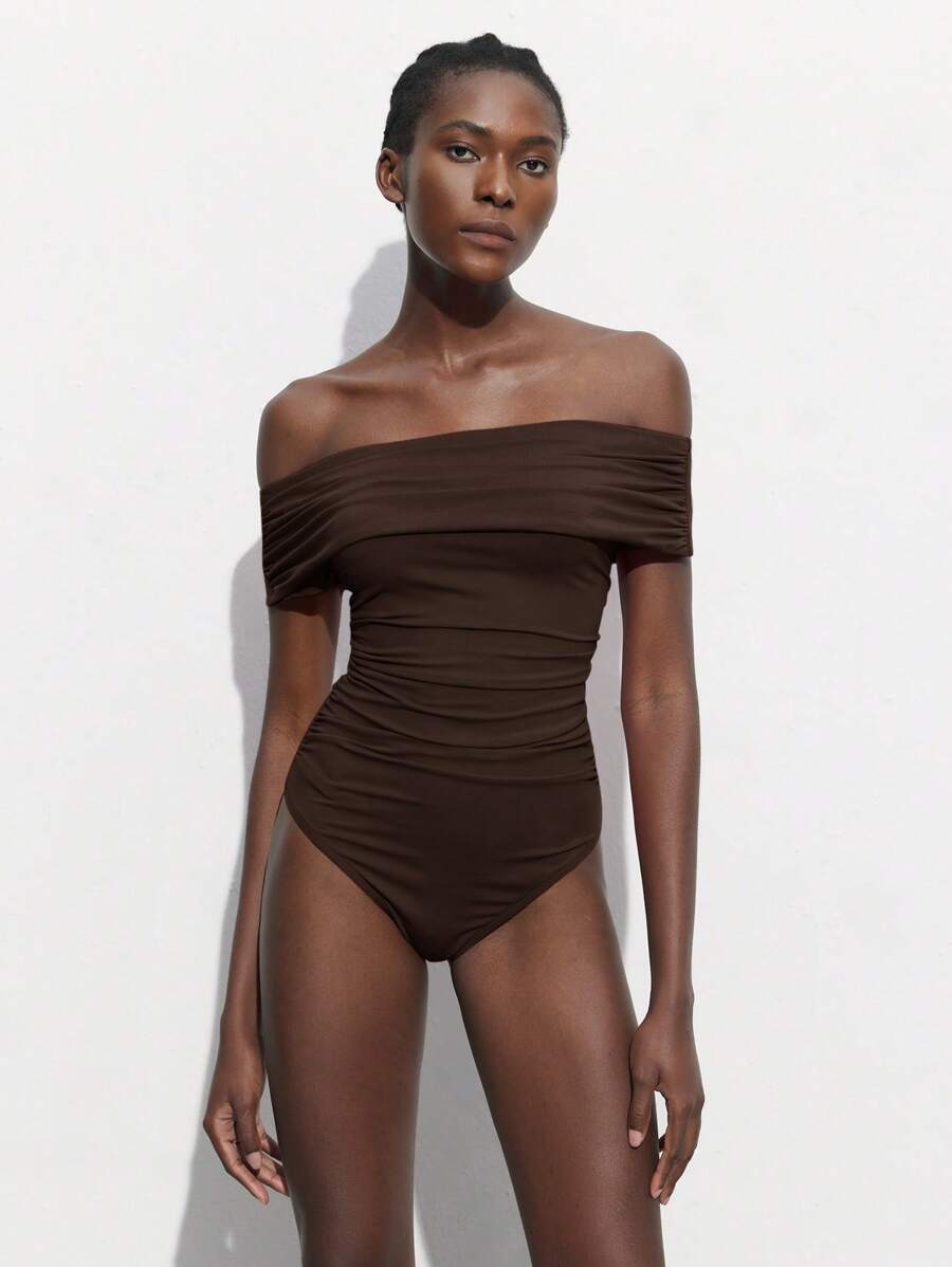 Maija 女士红色露肩褶皱连身衣，简约合身 - 棕色 - 查看 1