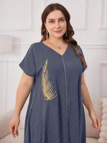 Al Najma 大码女式植物刺绣阿拉伯风格长裙 - 淺灰紫 - 查看 6