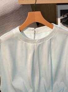 Franclia Blouse femme à la mode, polyvalente pour tous les jours, sans manches, col rond, taille cintrée, nœud papillon, brillante
