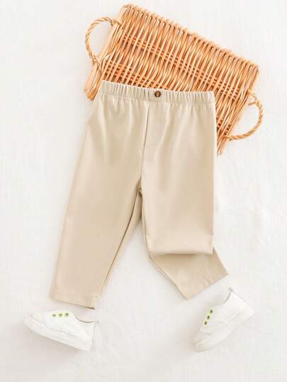 SHEIN Playful Pals Unisex svarta babybyxor, lämpliga för både pojkar och flickor, mångsidig svart design, kan bäras alla årstider, dekorativa knappar framtill, lägg till designdetaljer, neutral färg, babykläder, neutrala babykläder, unisex babybyxor