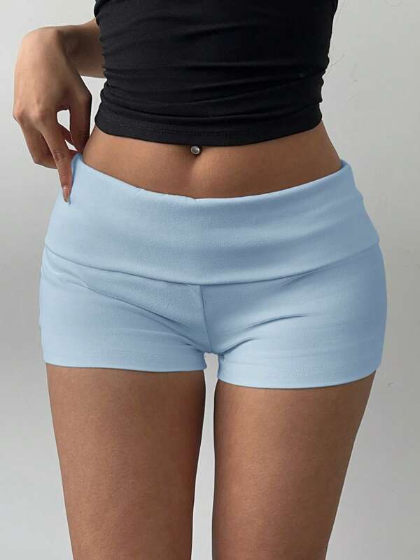 SHEIN BASICS Einfarbige gestrickte Yogashorts mit niedriger Taille für Frauen