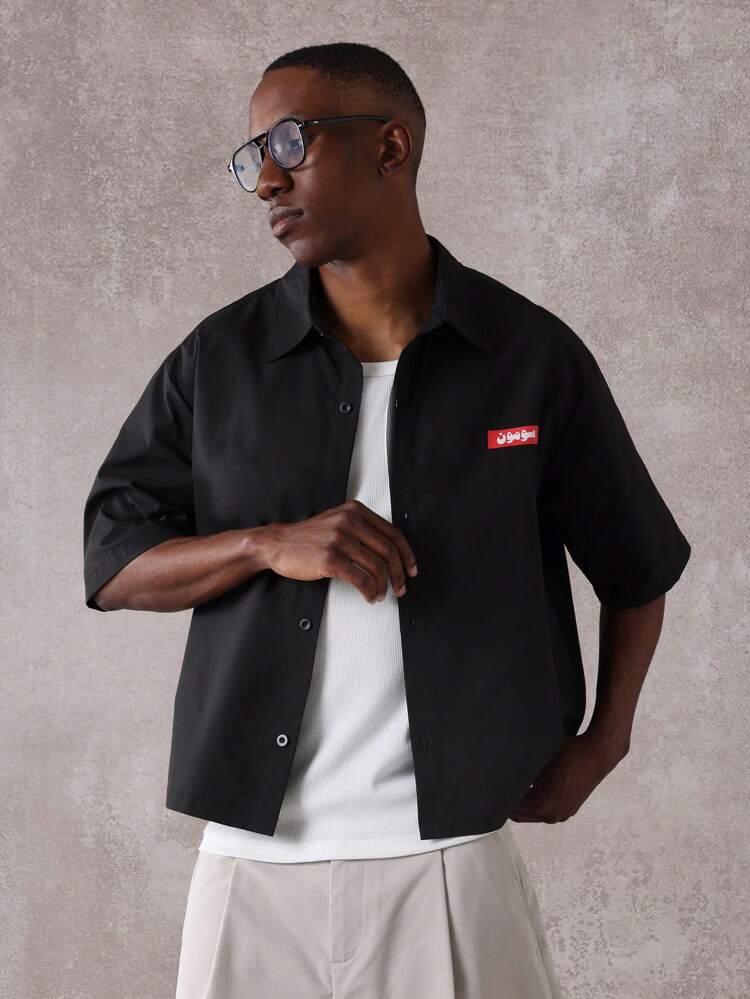 Camisa grande de manga curta com estampa japonesa e botões