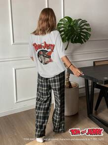 TOM AND JERRY X DAZY 字母装饰和大图案印花 T 恤和格子图案宽松睡裤休闲组合