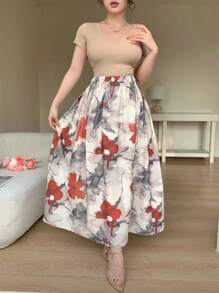 DAZY 2pcs/Set Women Solid Color Short Sleeve Crew Neck Top & Ditsy Floral Skirt - Multicolor - View 1