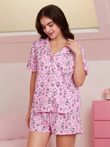 HELLO KITTY AND FRIENDS | SHEIN 粉色舒适家居休闲卡通可爱图案翻领纽扣衬衫上衣和短裤粉色睡衣套装夏季 - 粉色 - 查看 5
