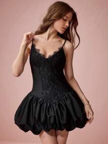 Enchnt 女士撞色蕾丝荷叶边下摆吊带连衣裙 - 黑色 - 查看 1