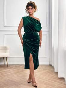 SHEIN Clasi Vestido ajustado de talla grande elegante de terciopelo sólido con cuello asimétrico, mangas tipo murciélago y abertura en el muslo para Navidad, Acción de Gracias - Vestido largo para mujer
