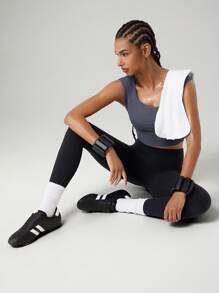 GLOWMODE 不可阻挡的无袖腋下吸汗贴片内置罩杯心形领口短款背心中等冲击跑步慢跑训练健身房锻炼 - 藍色 - 查看 8