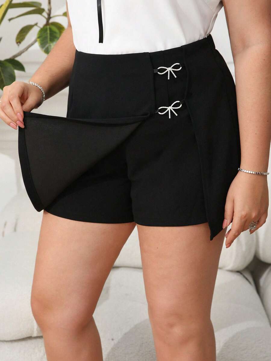 SHEIN Clasi Plus Size Black Knitted Casual Shorts With Rhinestone Bow Detail And Split Design - Black - View 1