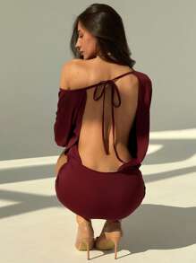 Aloruh 女士性感纯色不对称领口露背迷你连衣裙