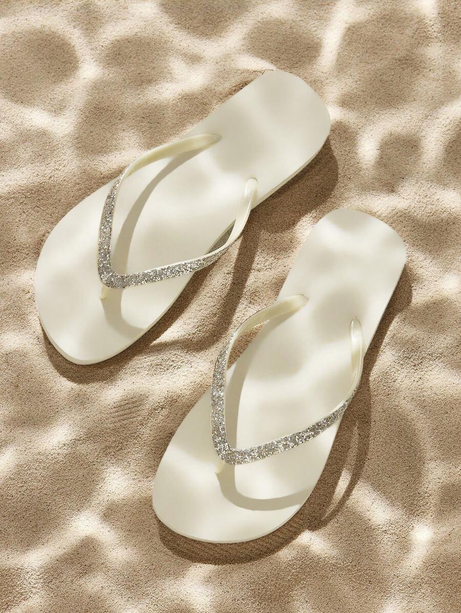 时尚浅棕色闪光材料平底舒适高弹力人字拖，适合居家、海滩、度假和各种场合，女鞋