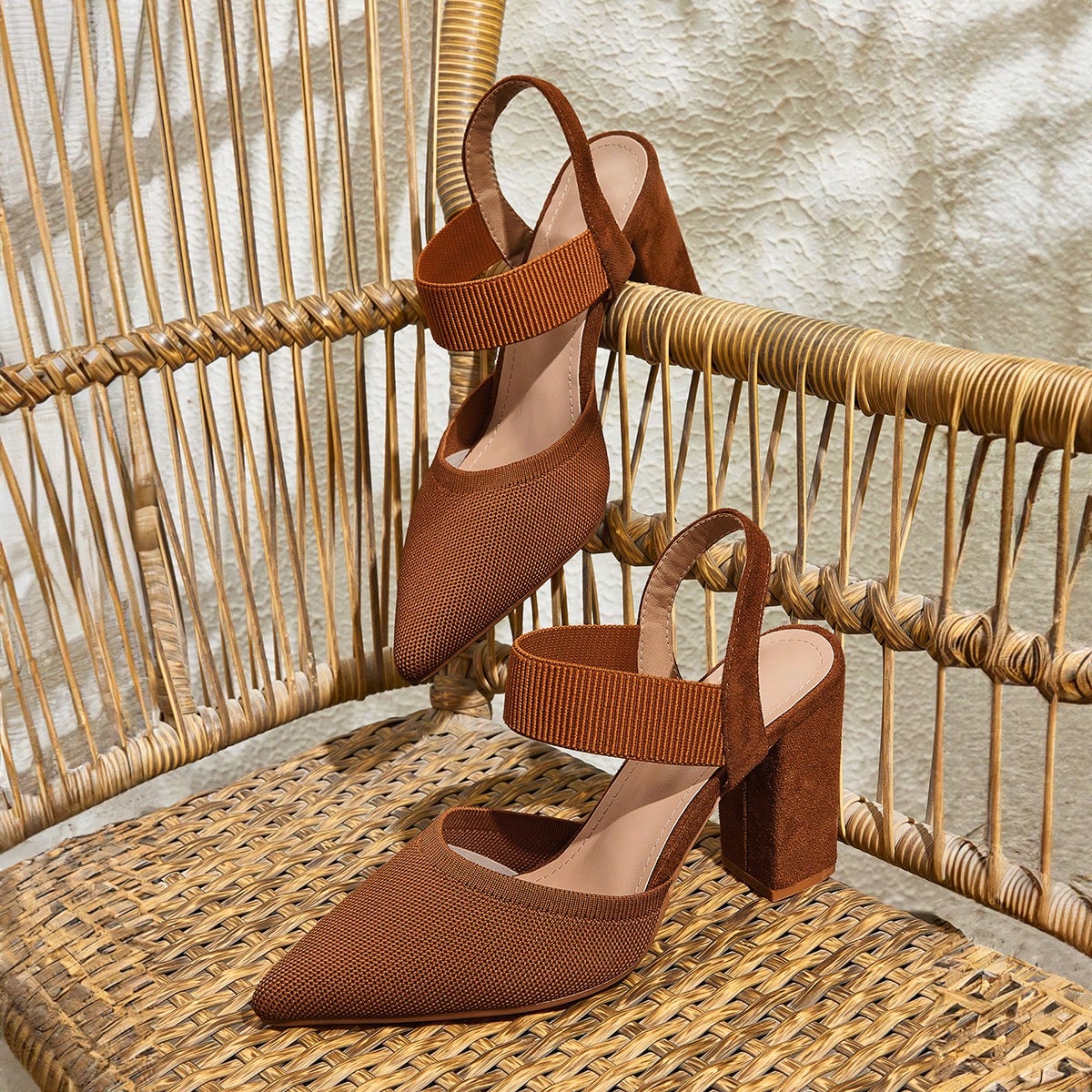 Zapatos de tacón alto de punta fina para uso diario de moda para mujeres Cuccoo