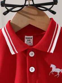 SHEIN Playful Pals 嬰兒男童波羅領刺繡短袖T恤 紅白配色 夏季休閒男童服裝 開學日職業日適用 可愛時尚 - 紅色 - 查看 4