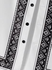 Manfinity RSRT 2pcs/Set Men's Geometric Print Button Front Short Sleeve Shirt And Shorts Casual Outfit, (Printed Pattern Asymmetrical) Men's Shirt Short Sets Shorts And Shirt Set Men Outfits 2 Pieces Set Shirt Sets Short Sets For Men - Light Grey - View 4