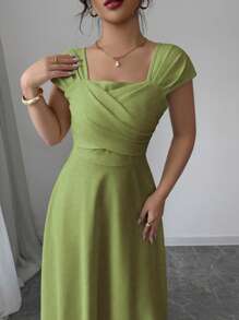Modelyn Gaun Elegan Wanita Warna Polos dengan Leher Persegi dan Model Silang. - Mint Green - View 5