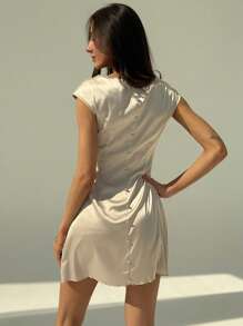 Aloruh 简约高端办公室着装小立领短袖修身迷你缎面连衣裙，适合女性，也适合锐舞派对和音乐节穿着 - 香檳色 - 查看 4