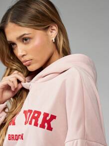 MISSGUIDED 纽约布鲁克林校队连帽衫运动衫休闲街头装学院风都市时尚运动休闲秋冬男女通用连帽运动套头衫 - 粉色 - 查看 3