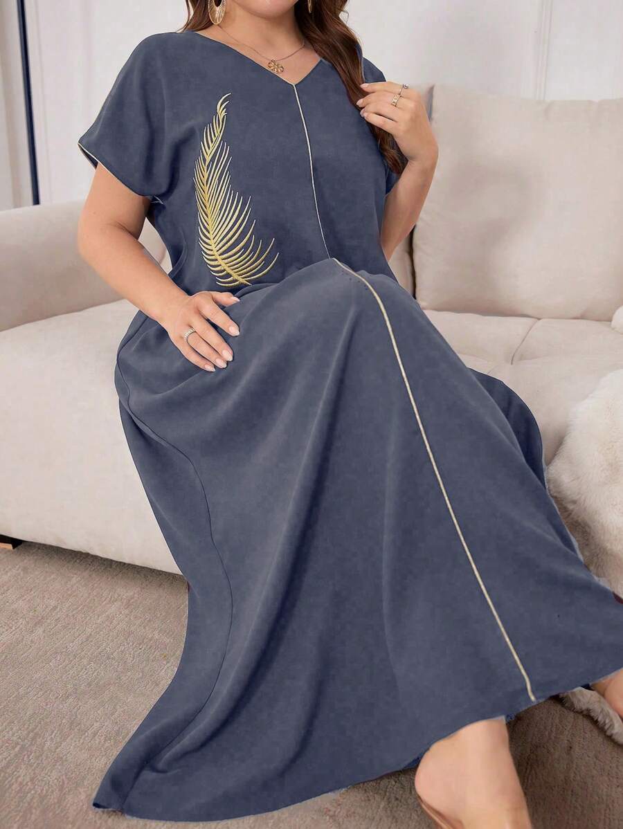 Al Najma 大码女式植物刺绣阿拉伯风格长裙 - 淺灰紫 - 查看 1