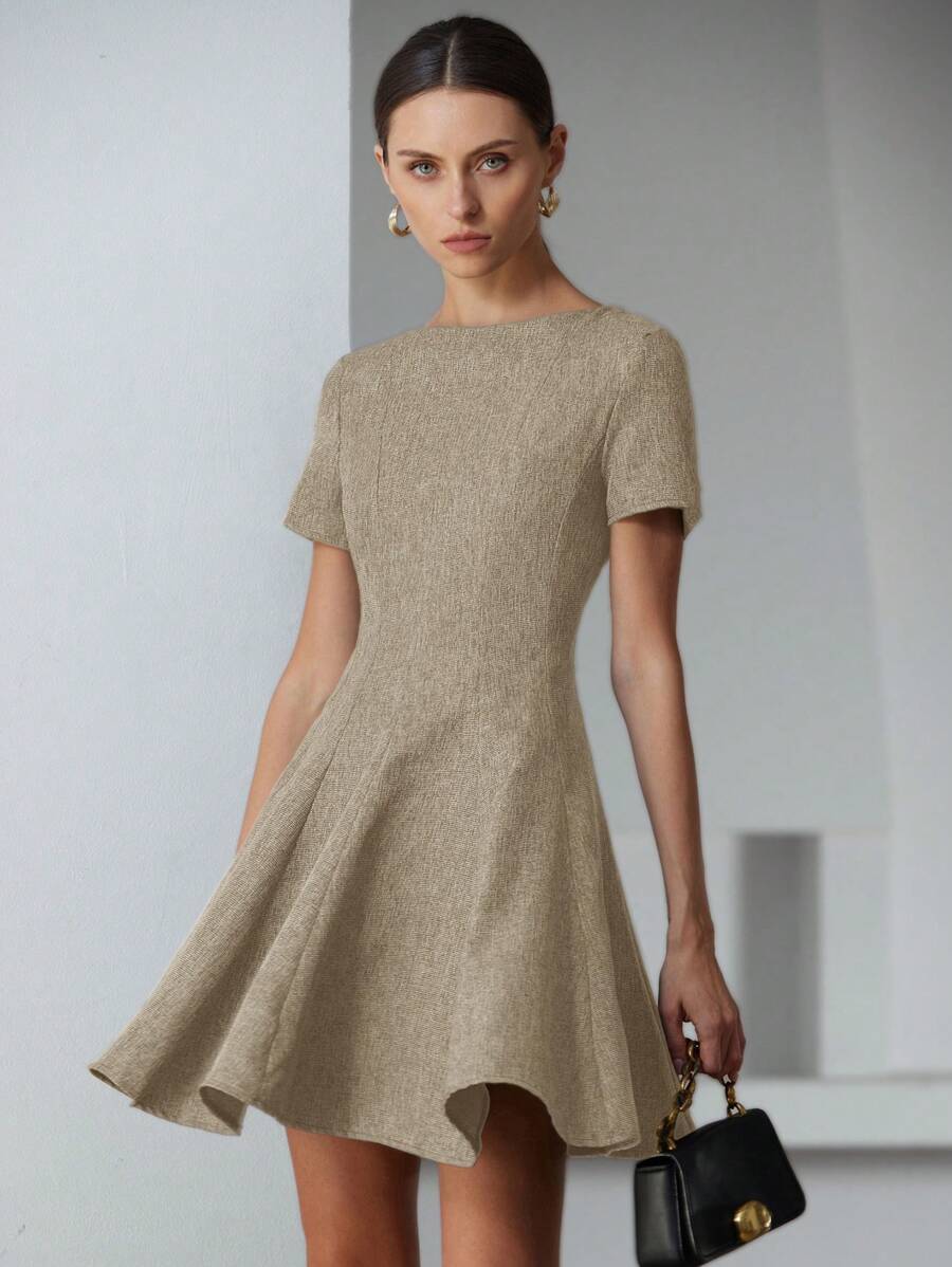 Aveloria Modichic Einfarbiges, simples Minikleid mit Off-Shoulder-Design, Collegemode A-Linien-Silhouette, vielseitig