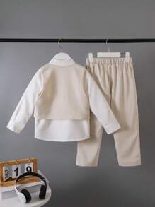 SHEIN 3 件套年轻男孩绅士装 - 正面纽扣背心、长袖衬衫、裤子套装 - 卡其色 - 查看 2
