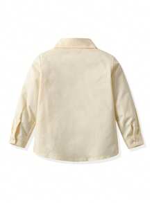 SHEIN Camisa de manga larga informal y cómoda de unicolor para niño, con decoración de logotipo pequeño refinado, se combina bien con pantalones informales, adecuada para uso diario casual, viajes, reuniones, vacaciones y escuela, una camisa versátil para las temporadas de primavera y otoño
