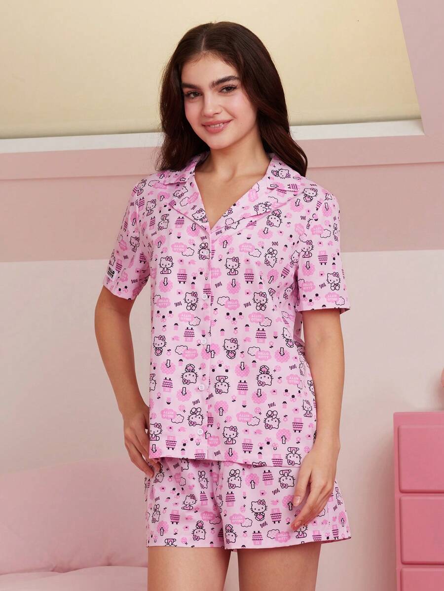 HELLO KITTY AND FRIENDS | SHEIN 粉色舒适家居休闲卡通可爱图案翻领纽扣衬衫上衣和短裤粉色睡衣套装夏季 - 粉色 - 查看 1