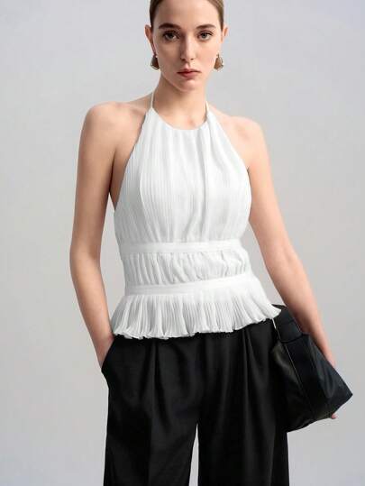 Ontre 2026春夏新款舒适休闲褶皱白色吊带露背女式上衣，四季皆宜，波西米亚海滩度假风、夏日度假风、现代都市休闲时尚、商务休闲办公装、低调复古风、轻松气质、都市通勤机场穿搭。