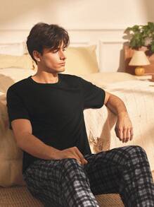 Manfinity Underwear&Sleepwear Basics Men's Summer Casual Solid Color Short Sleeve T-Shirt And Plaid Pants Pajama Set - Black - View 7