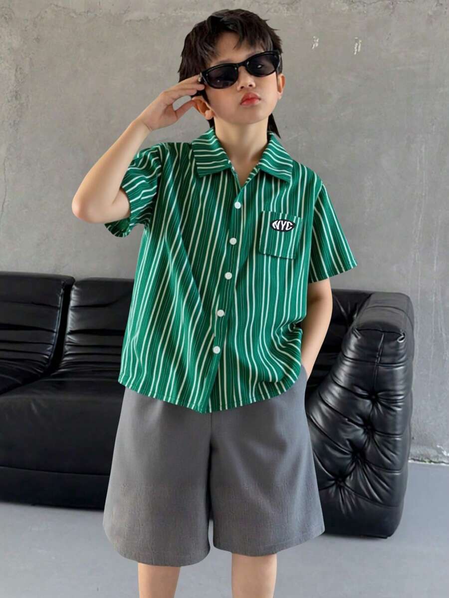 SHEIN 1 件 Tween 男孩短袖衬衫，纯色休闲优雅设计。这款简约时尚的短袖衬衫套装采用极简主义风格 - 綠色 - 查看 1