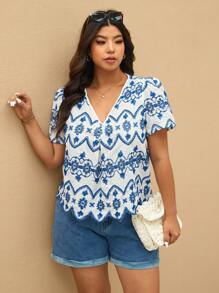 Elaquor 大码花卉刺绣 V 领短袖衬衫，夏季度假