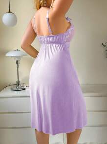 SHEIN Gaun Terusan Wanita Ukuran Besar dengan Tali Bahu Tipis, Hiasan Pita & Mutiara, Bordir Renda, dan Pinggang yang Dapat Diatur - Purple - View 2