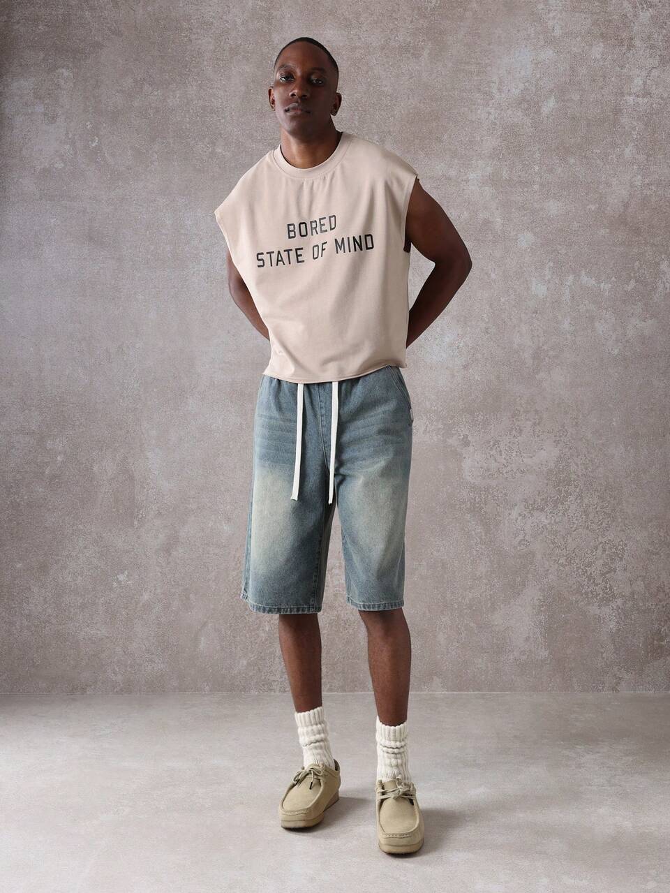 SUMWON Regata Boxy de Estilo Casual, Streetwear, Atlético, Verão, Praia, Festival, Treino e Academia com Texto de Declaração "Bored State Of Mind", Barra Crua e Comprimento Cropped.