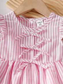 SHEIN Vintaside Kids Infant Girl Popular Spring Summer Pink Striped Top With Bow Decor And Ruffle Shorts Set, Comfortable, Chic Bow Detail, High-End Fashion, Versatile For Casual Occasions