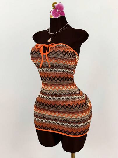 Amplova Vestido Curto Colado Estilo Boêmio com Tecido Texturizado, Recorte no Busto e Amarração