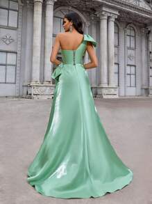Glamrae فستان لموسم الربيع والصيف أنيق فاخر وأنيق ذو ظل أخضر براق بقماش الساتان ذو تصميم متباين في الرقبة بنسيج ثلاثي الأبعاد على شكل زهرة متجعّد مع ذيل مصغّر مائل وأشرطة خلفية مربوطة، مناسب لحفلات العشاء وعيد العروس والموعد وحفلة عيد الميلاد والعطلات والحفلات الرسمية والزفاف (طراز ثقيل)، لزوار حفل الزفاف