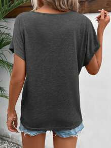 SHEIN Frenchy Camiseta informal de mujer de unicolor con cuello en V y mangas tipo murciélago - Gris Oscuro - Ver 2