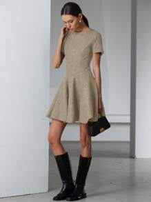 Aveloria Modichic Einfarbiges, simples Minikleid mit Off-Shoulder-Design, Collegemode A-Linien-Silhouette, vielseitig