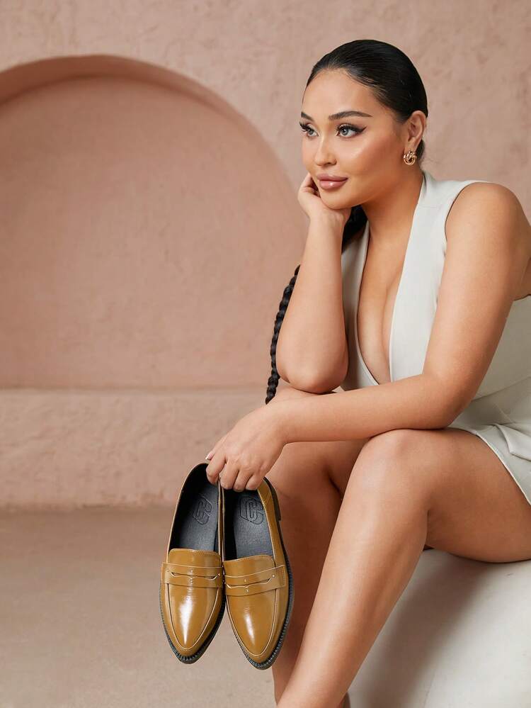 CUCCOO CURVES Plus Size Wide Fit Platform Thick Sole Shoes, Flat Pointed Toe Solid Black High Vamp Lace-Up Oxfords, English Style Shoes Women